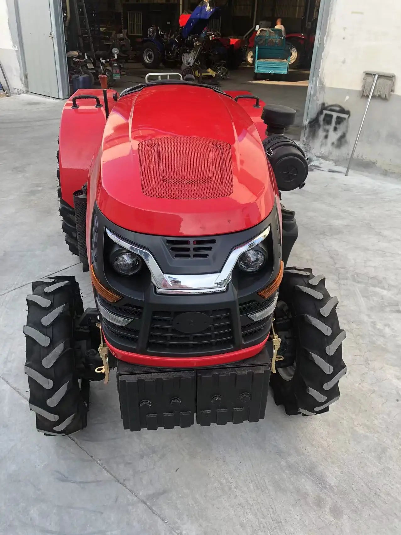 Cheap price 50HP 60HP 90HP tractor wheeled agriculture tractor 4*4 with cultivator