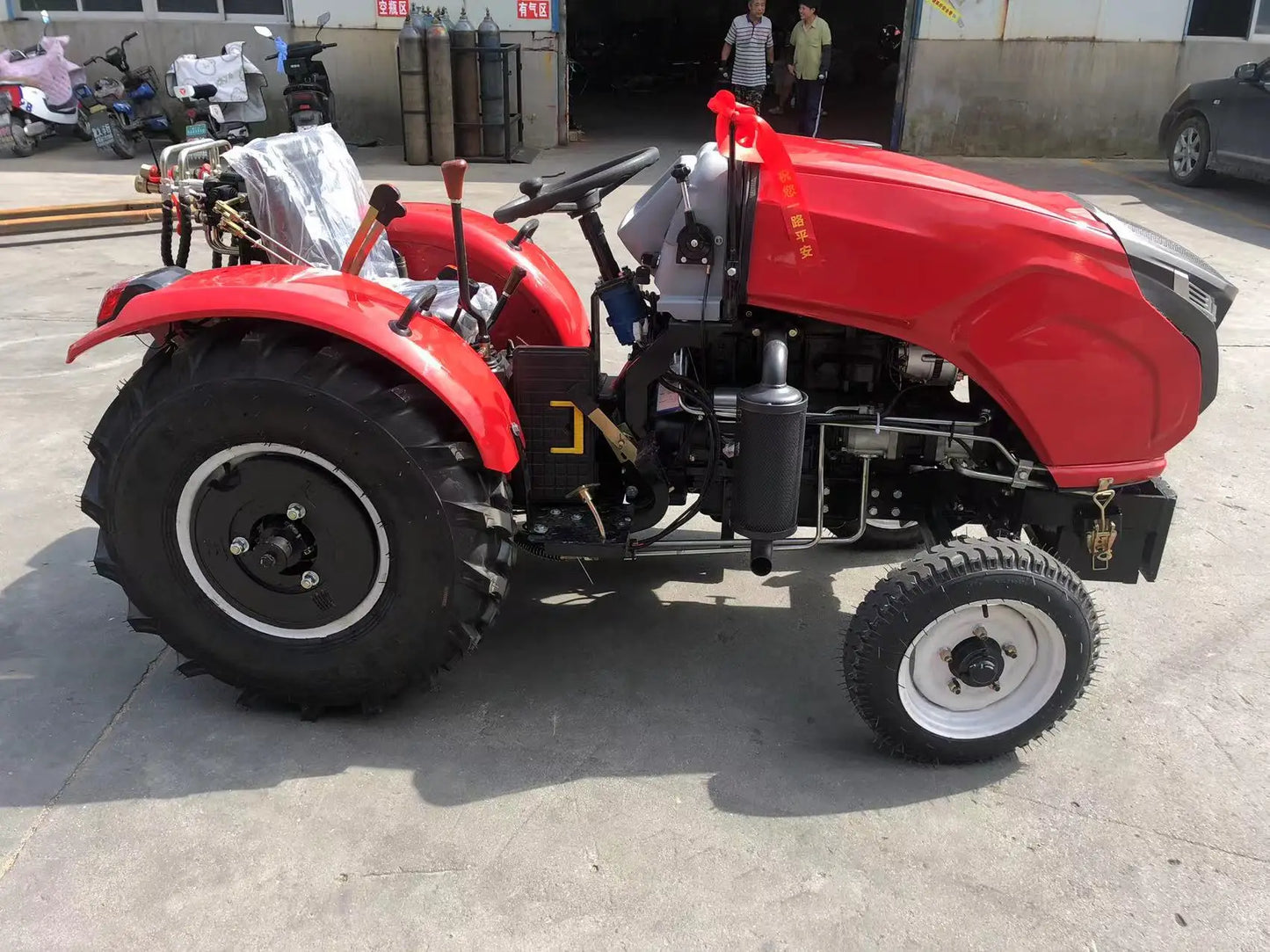 Cheap price 50HP 60HP 90HP tractor wheeled agriculture tractor 4*4 with cultivator