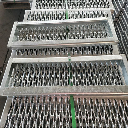 Flat Crocodile mouth metal anti slip stair treads walkway plank sheet panel roof galvainzed Diamond Grip strut safety grating