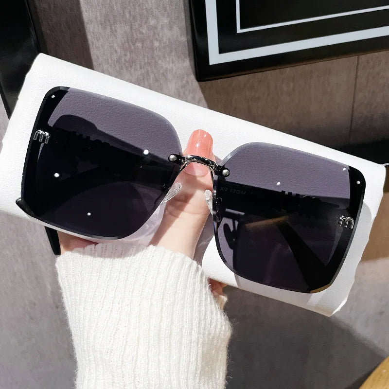 2024 New Fashion Cool Sunglasses Women Luxury Brand Letters Anti Strong Light Vintage Rimless Sun Glasses Ladies Gafas UV400