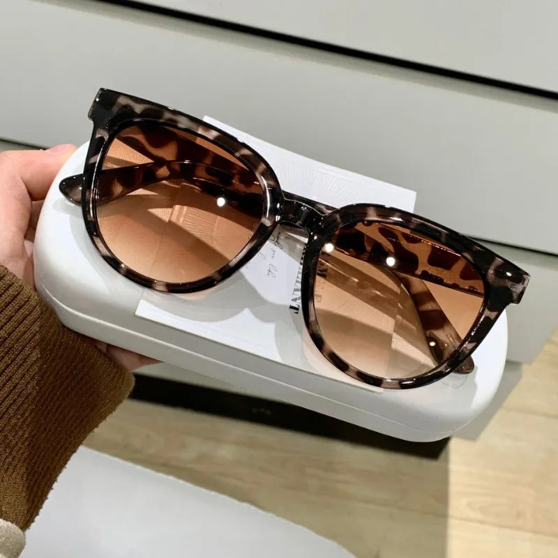 New Fashion Sunglasses Elegant Large Frame Sunglasses Retro Style Glasses Men and Women Alike Sun Glasses UV400 Shades