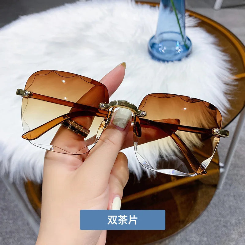 2024 New Rimless Women Sunglasses Fashion Gradient Lenses Sun Glasses Lady Vintage Alloy Legs Classic Designer Shades UV400