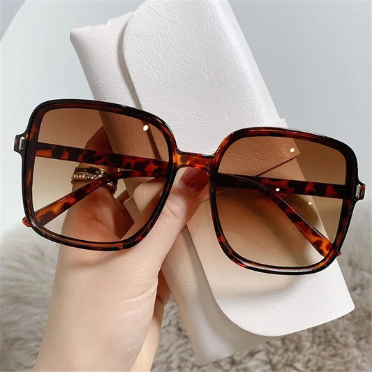 Oversized Sunglasses for Women Luxury Vintage Square Sun Glasses Classic UV400 Big Frame Lady Eyewear